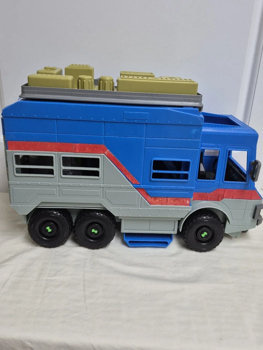Ben 10 2017 Rustbucket Transforming Vehicle Playset Van RV + 3 Figures!